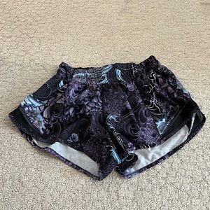 lululemon size 4 Reg shorts purple/black